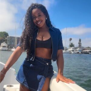 Meet your Posher, Zenia